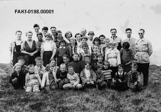 Søndagsskuleutflukt for Apalset krins til Liafjellet 19.juni 1955.  Fotograf: Ukjend Eigar: Ole Øystein Nybø
